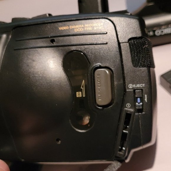 Sony CCD TR6 Handycam Camcorder - Picture 8 of 11